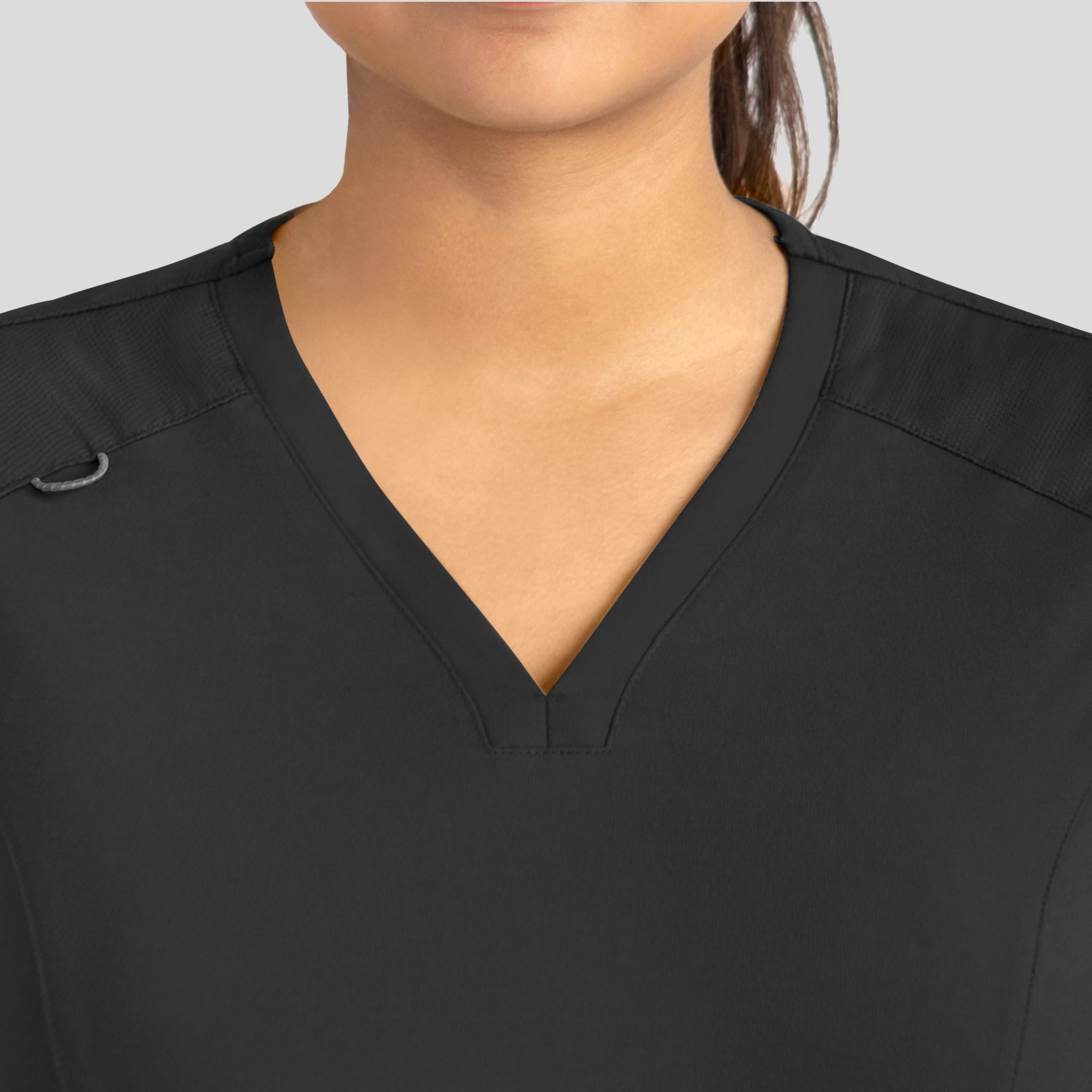 Maevn_Focus_20302_black_front_detail