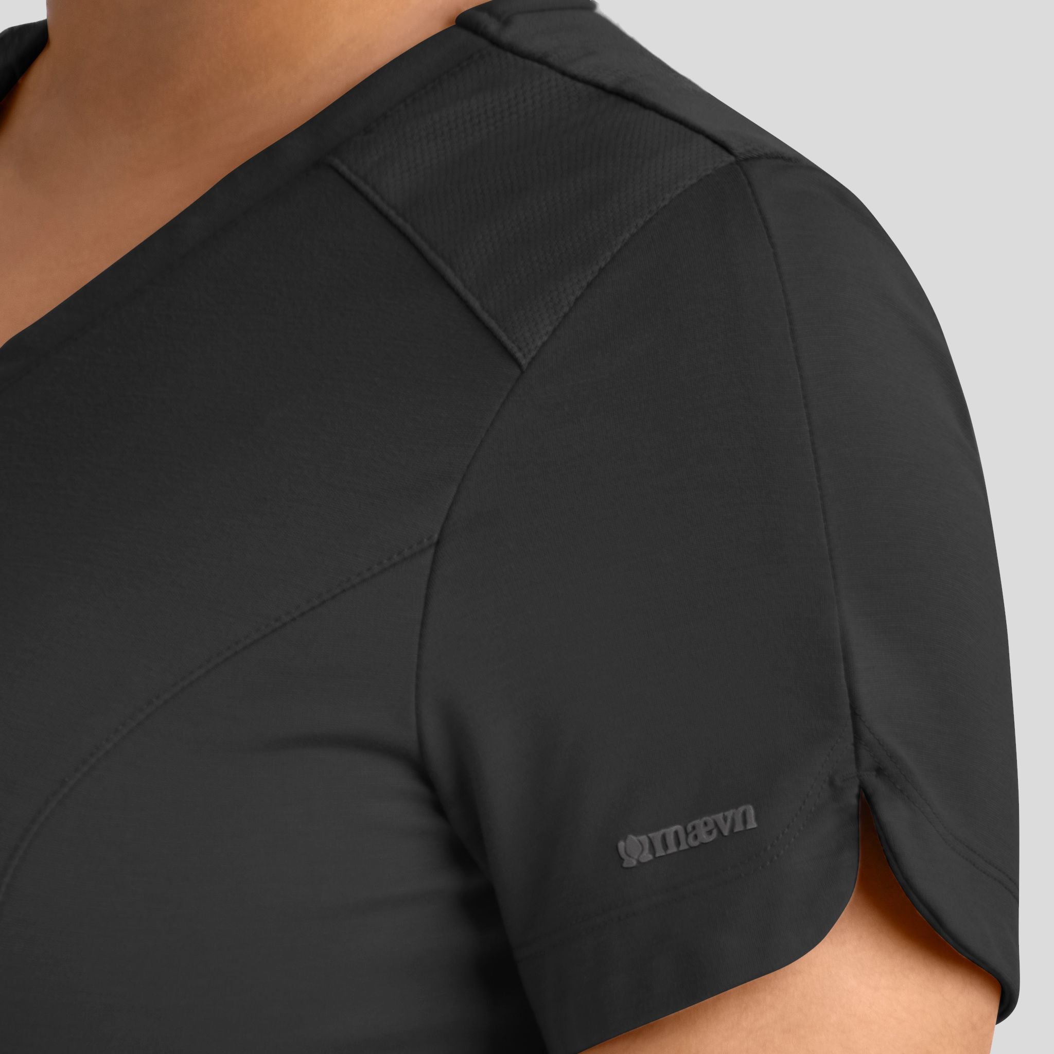 Maevn_Focus_20302_black_sleeve